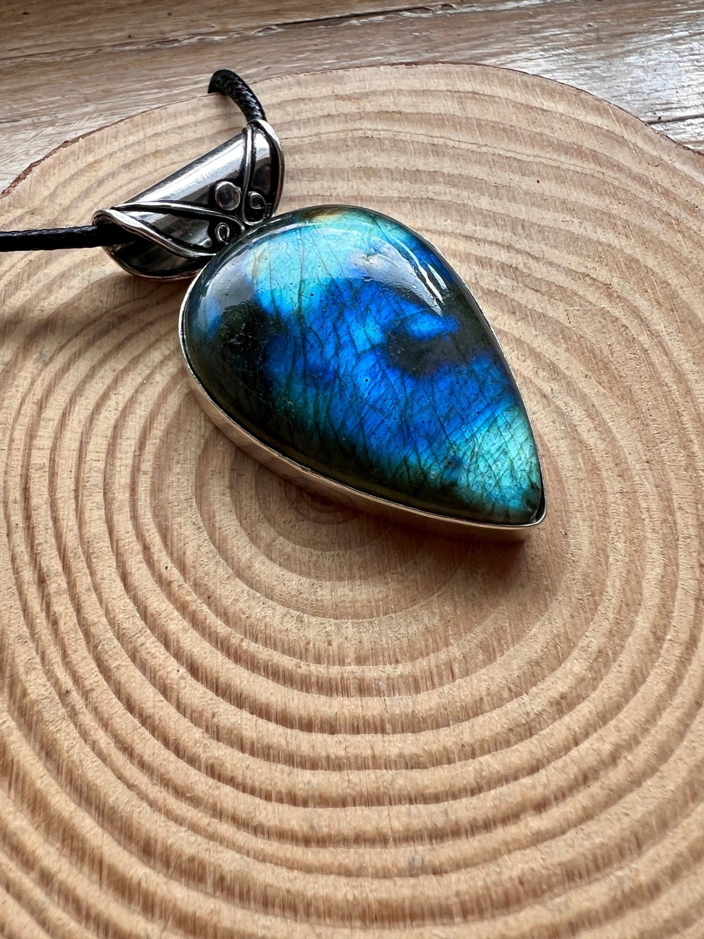 Sterling Silver Labradorite Pendant: Boho Statement Jewelry - LunarGem - 