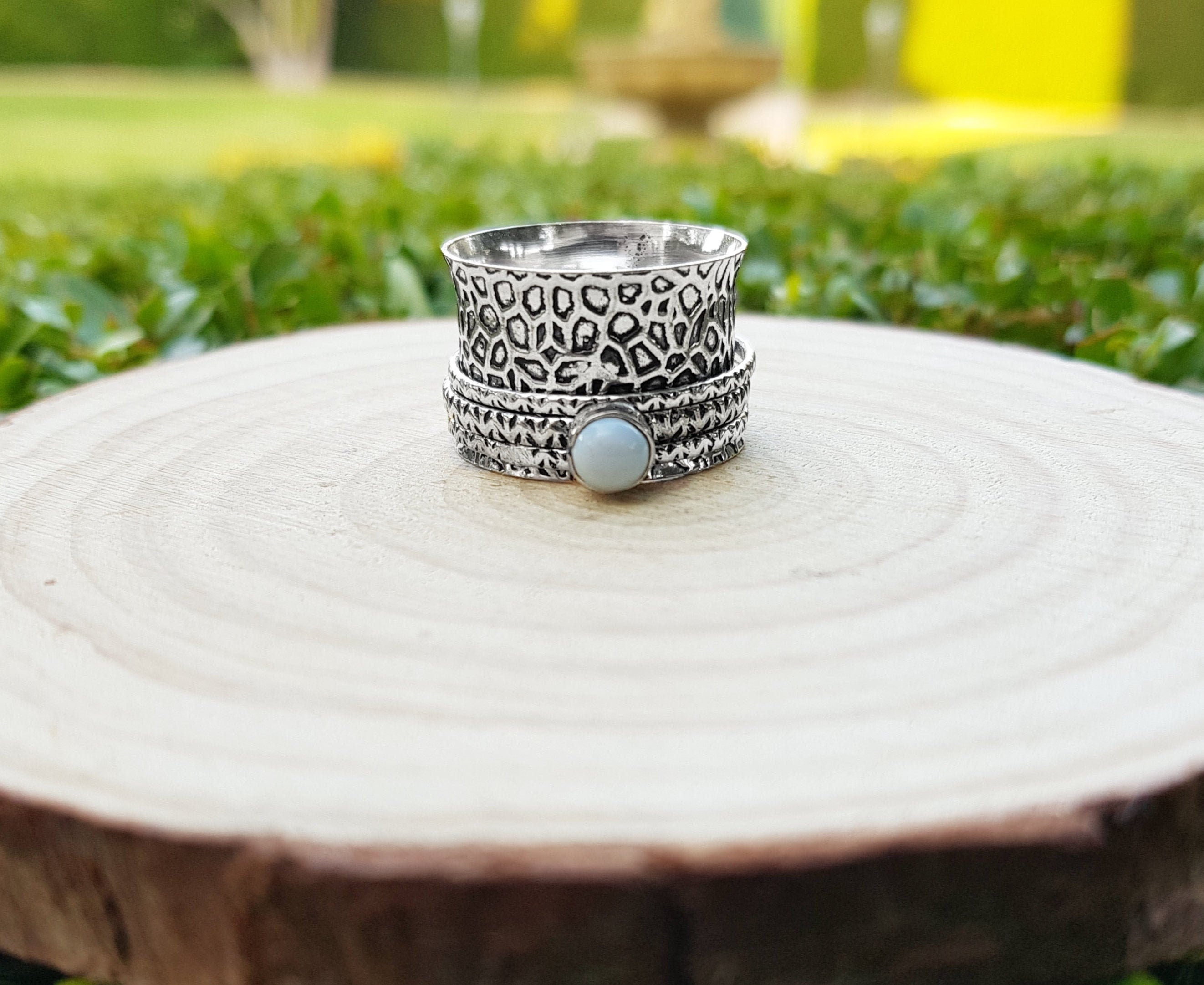 White deals agate ring